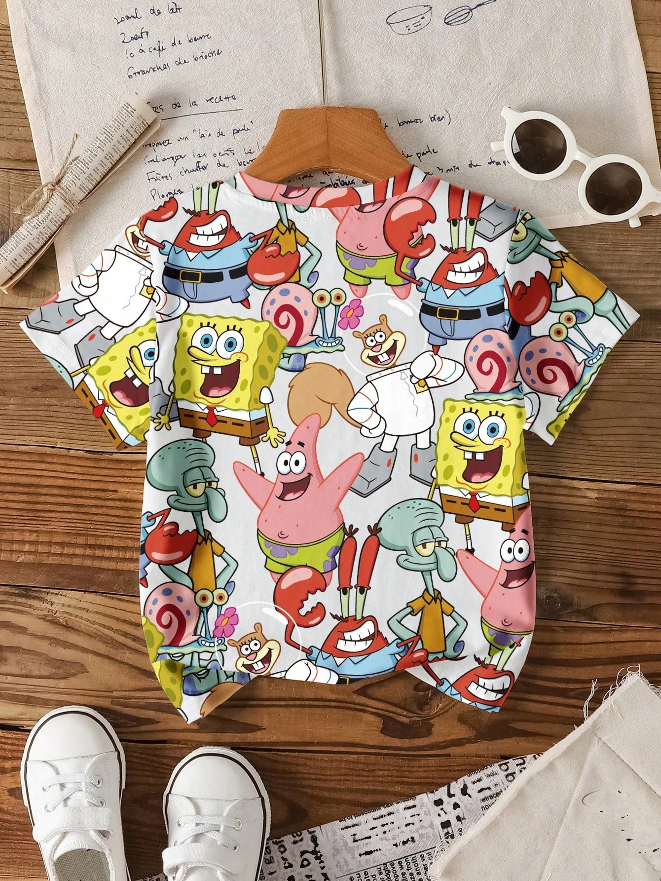 Camiseta Bob Esponja - Estampado integral de personajes