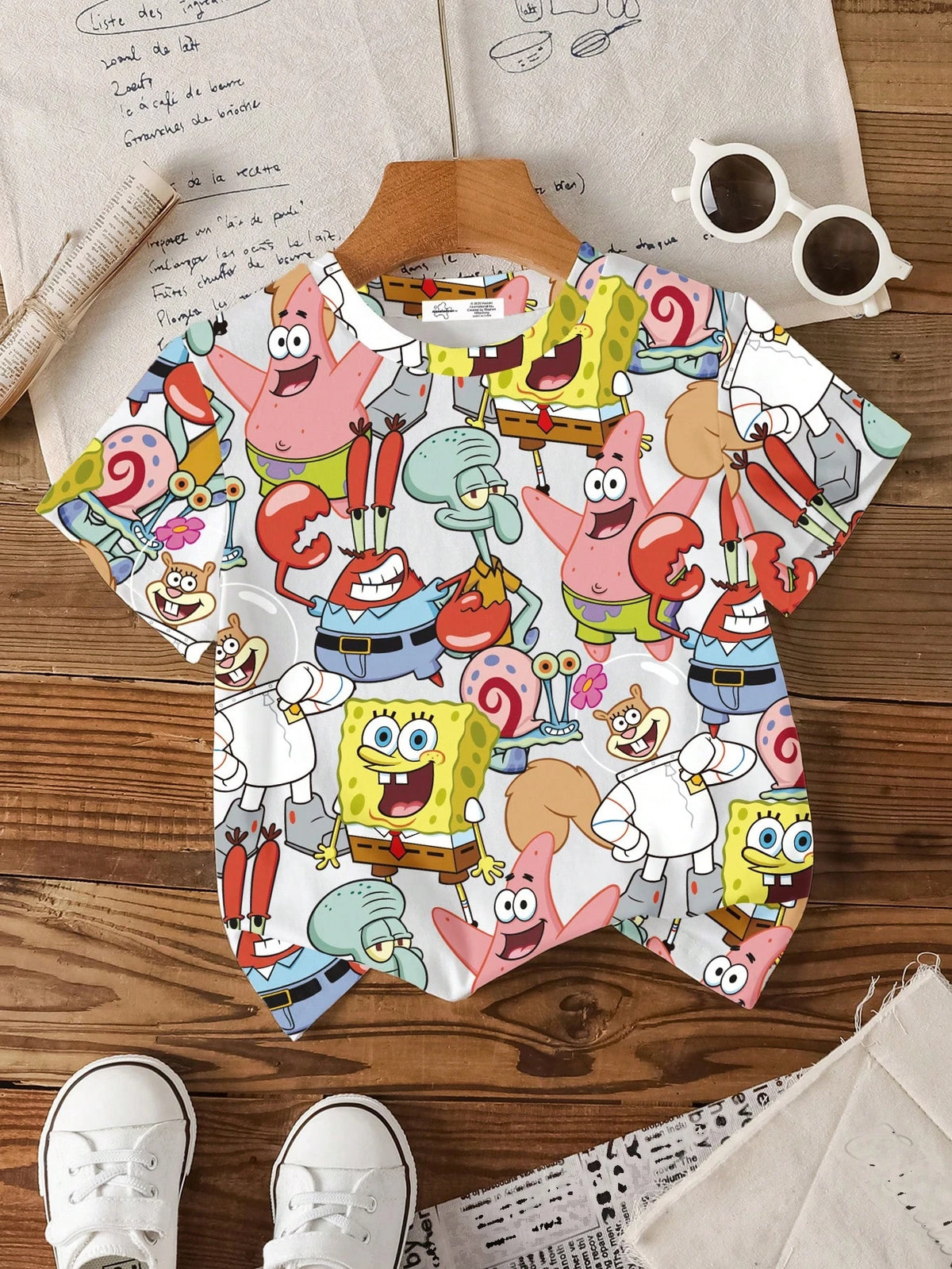 Camiseta Bob Esponja - Estampado integral de personajes